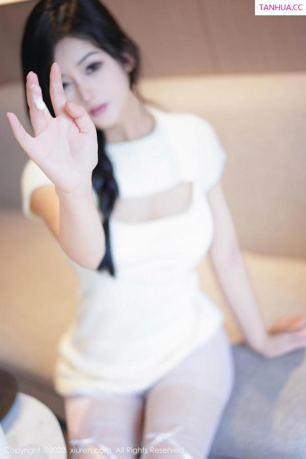 逗逗DouDou  [XiuRen]高清写真图 2023.10.20 No.7542 小逗逗 制服美腿第21张图片